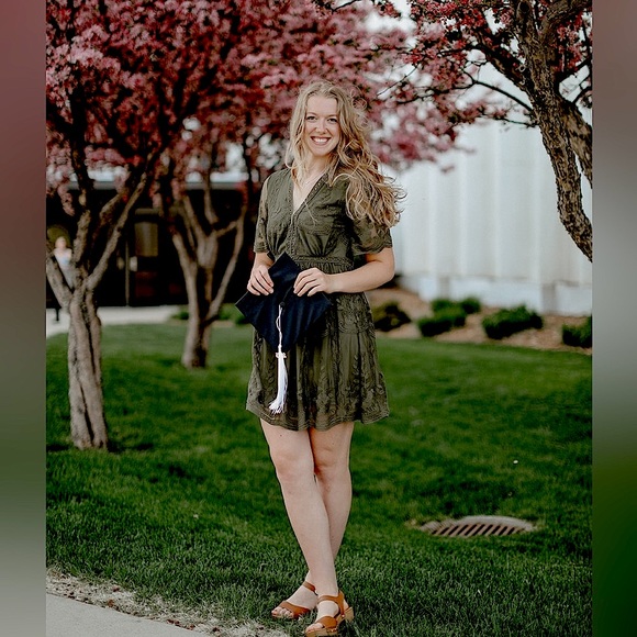 Meet your Posher, Brenna🥰 - Picture 2 of 7